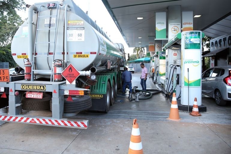 Litro do diesel no DF pode cair até R$ 1,20